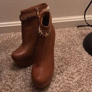 Heeled booties